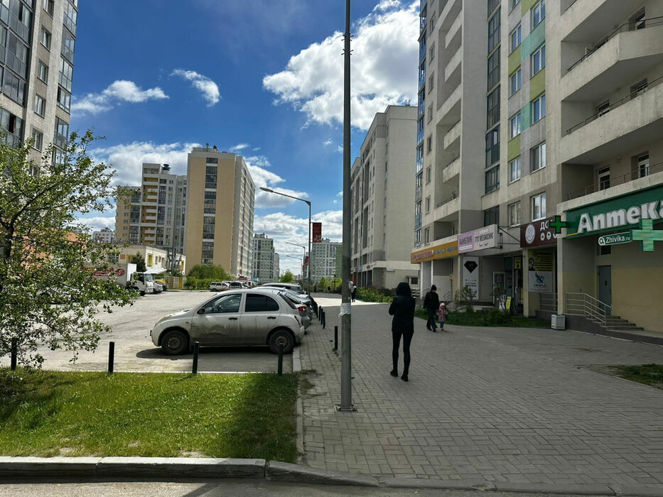 Екатеринбург, ул.Вильгельма де Геннина, 37 (Академический) - фото торговой площади (2)