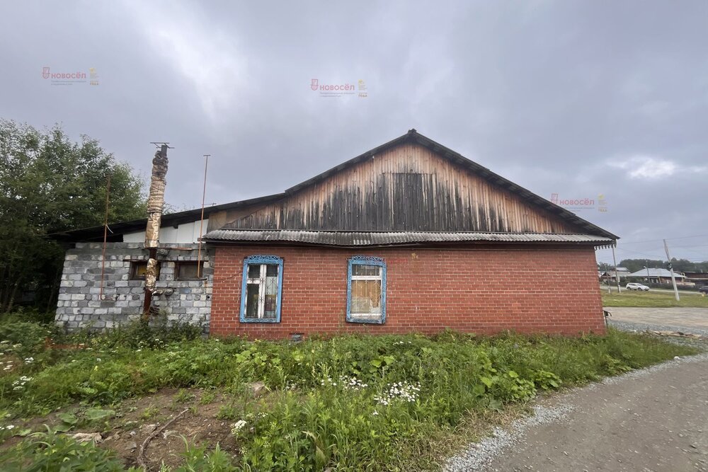 с. Новоалексеевское, ул. Буденного, 36 (городской округ Первоуральск) - фото здания (7)