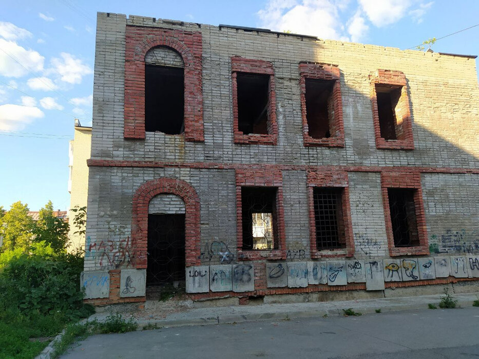 г. Новоуральск, ул. Комсомольская, 3а (городской округ Новоуральский) - фото здания (3)