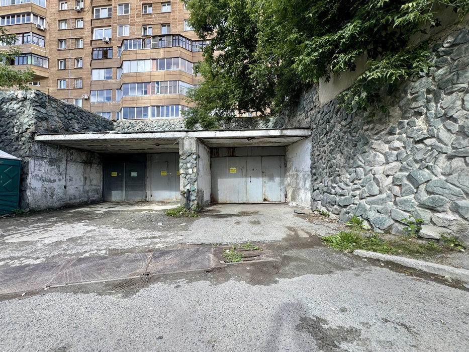 Екатеринбург, ул. Антона Валека, 12 (Центр) - фото гаража (8)