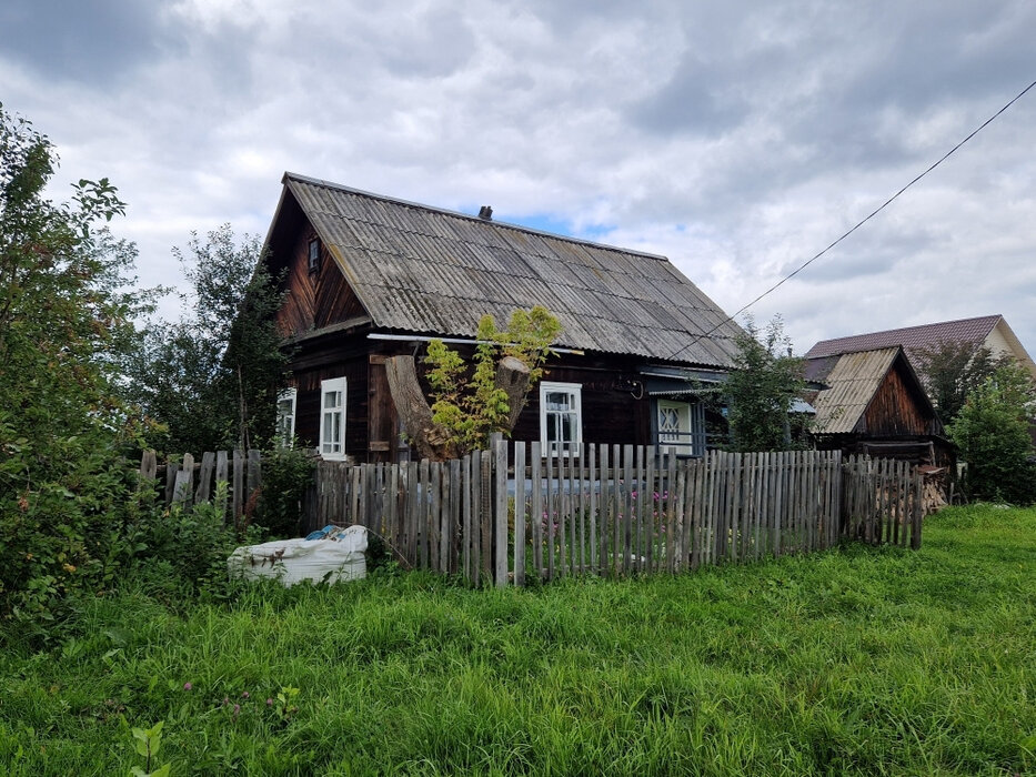 п. Красный, ул. Станционная, 13 (городской округ Верхняя Пышма) - фото дома (1)