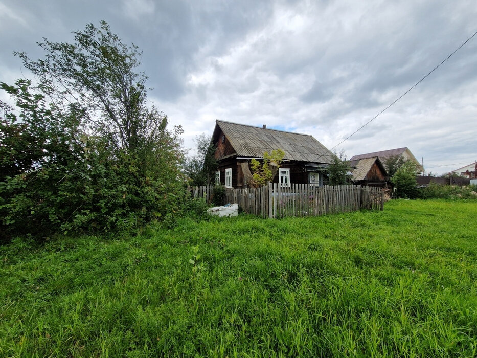 п. Красный, ул. Станционная, 13 (городской округ Верхняя Пышма) - фото дома (2)