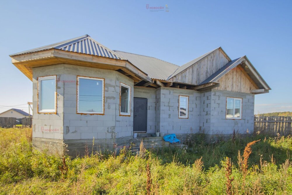 д. Гусева, ул. Троицкая, 26 (городской округ Белоярский) - фото коттеджа (2)