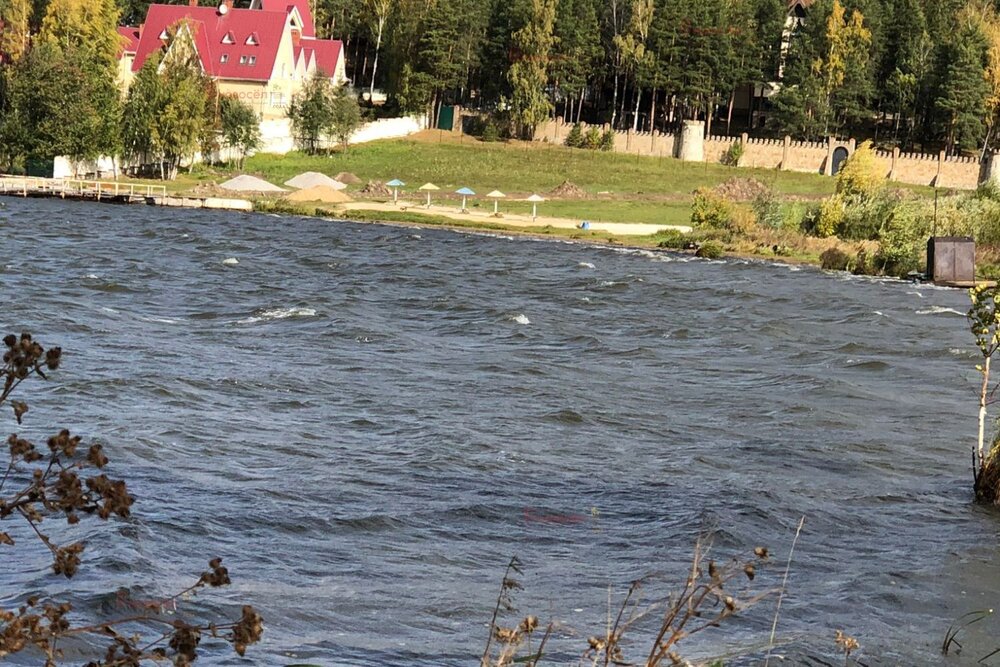 п. Таватуй, ул. Набережная, 16 (городской округ Невьянский) - фото земельного участка (5)