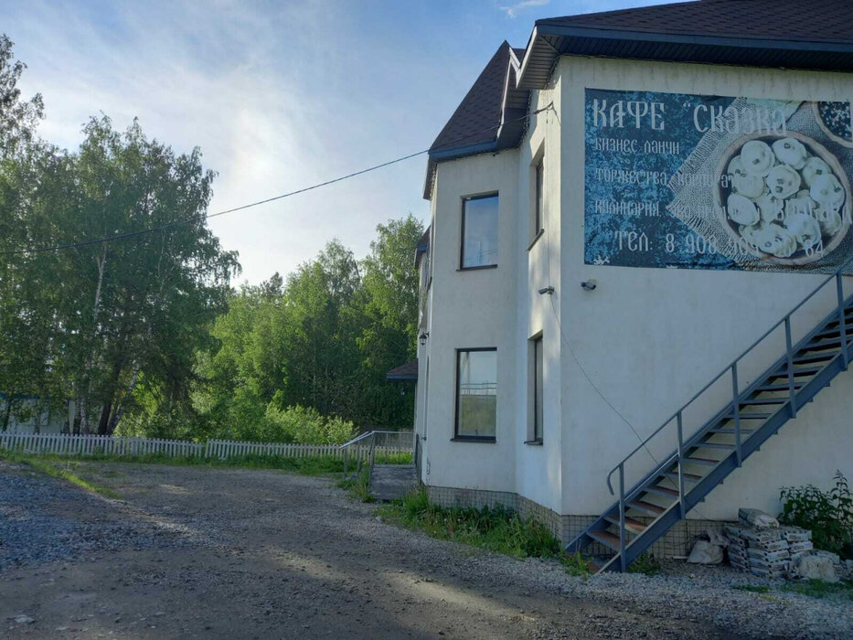 п. Гагарский, ул. Школьная, 2а (городской округ Белоярский) - фото торговой площади (3)