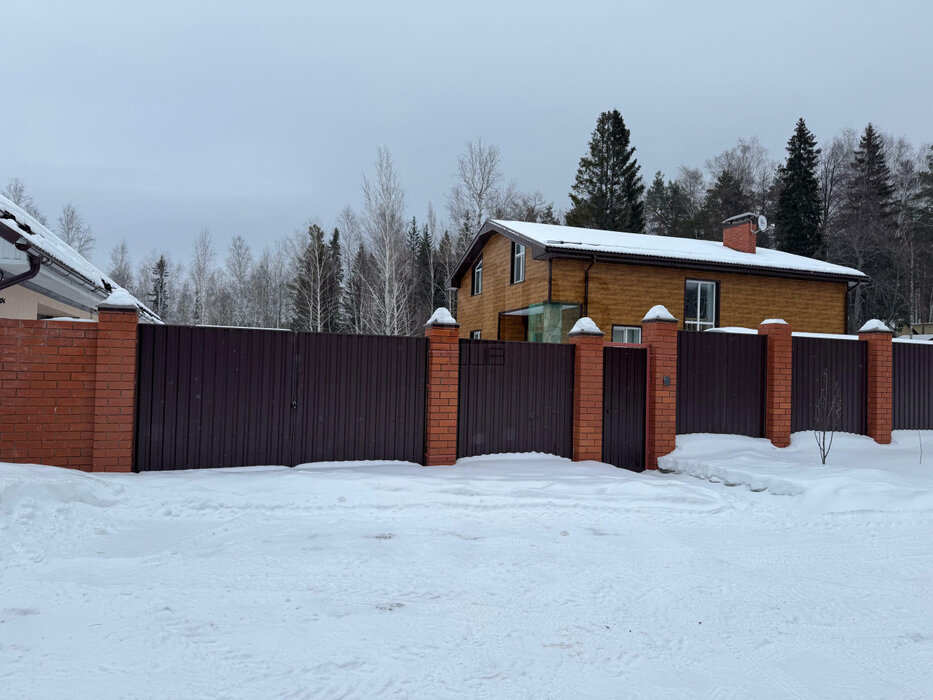 п. Красный Адуй, ул. на берегу озера Шитовское,   (городской округ Верхняя Пышма) - фото коттеджа (4)