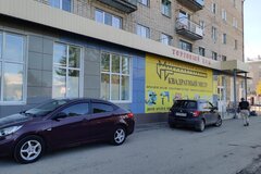 п. Буланаш, ул. Театральная, 19 (городской округ Артемовский) - фото торгового помещения